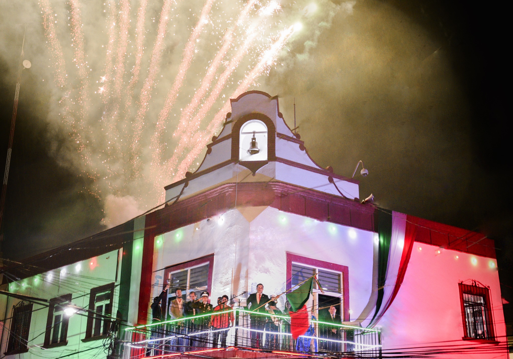 TRADICIONAL GRITO EN CONMEMORACIÓN DEL 213 ANIVERSARIO DE LA INDEPENDENCIA DE MÉXICO